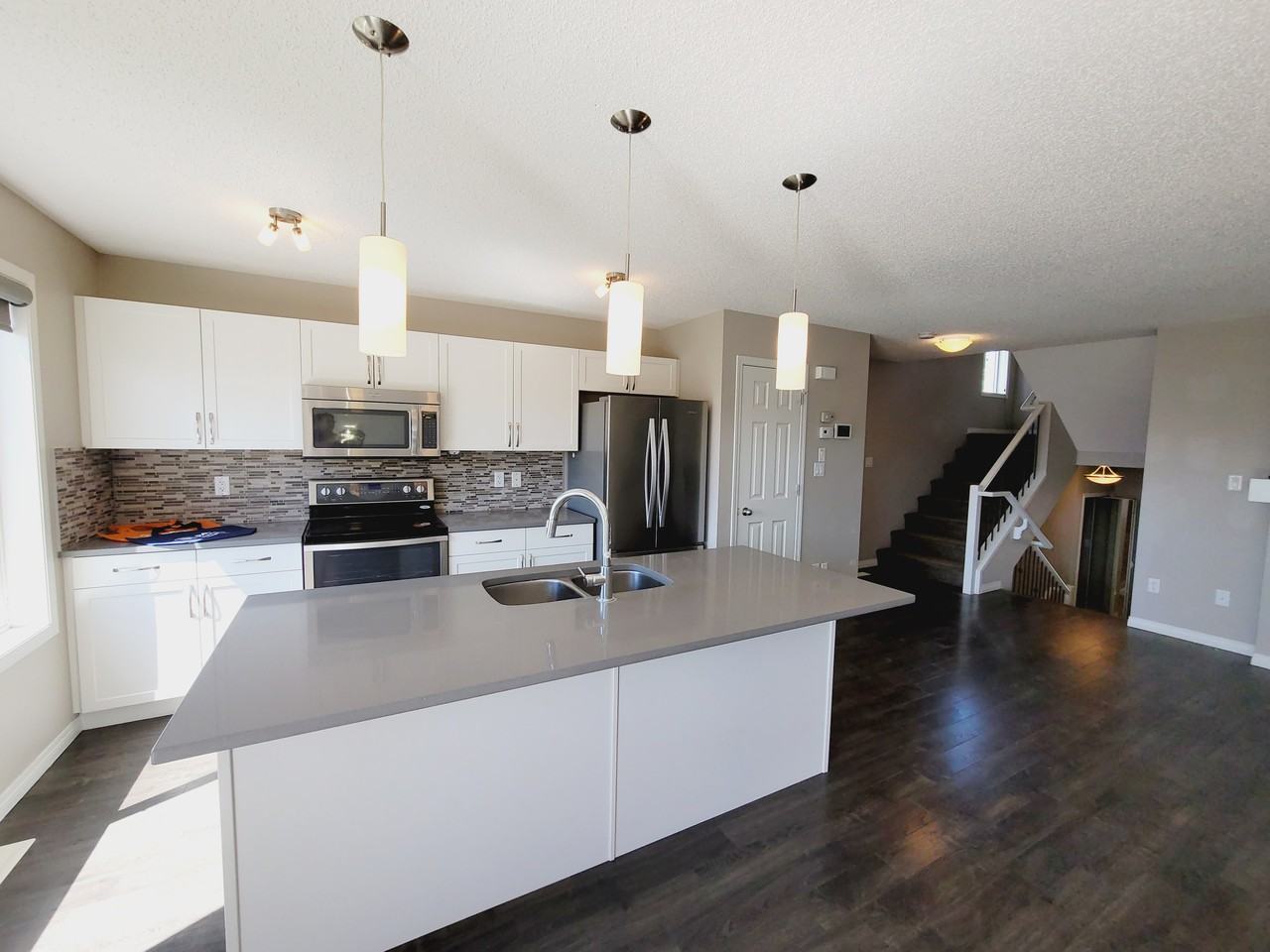 6743 24 Ave Sw - Photo 2 of 37