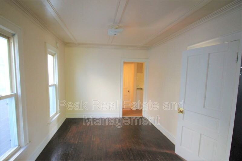 855 Alexander St Se - Photo 2 of 4