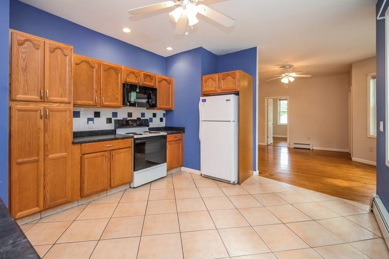 174 Pleasant St - Photo 2 of 14