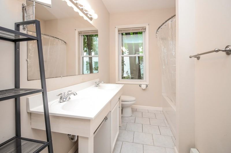 174 Pleasant St - Photo 4 of 14