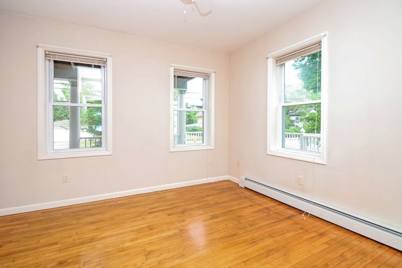 174 Pleasant St - Photo 5 of 14