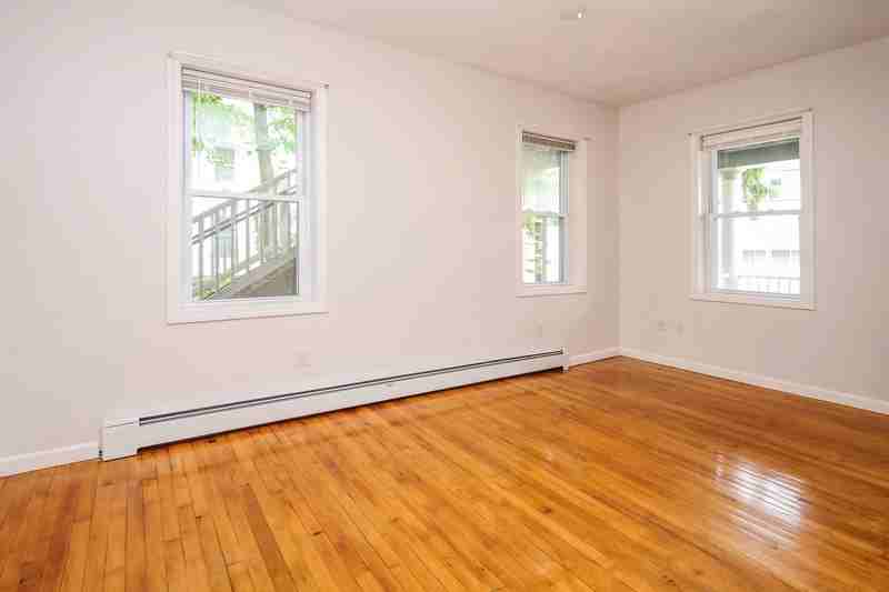 174 Pleasant St - Photo 6 of 14