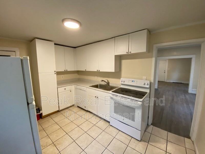 740 Oakland Ave Sw - Photo 2 of 9