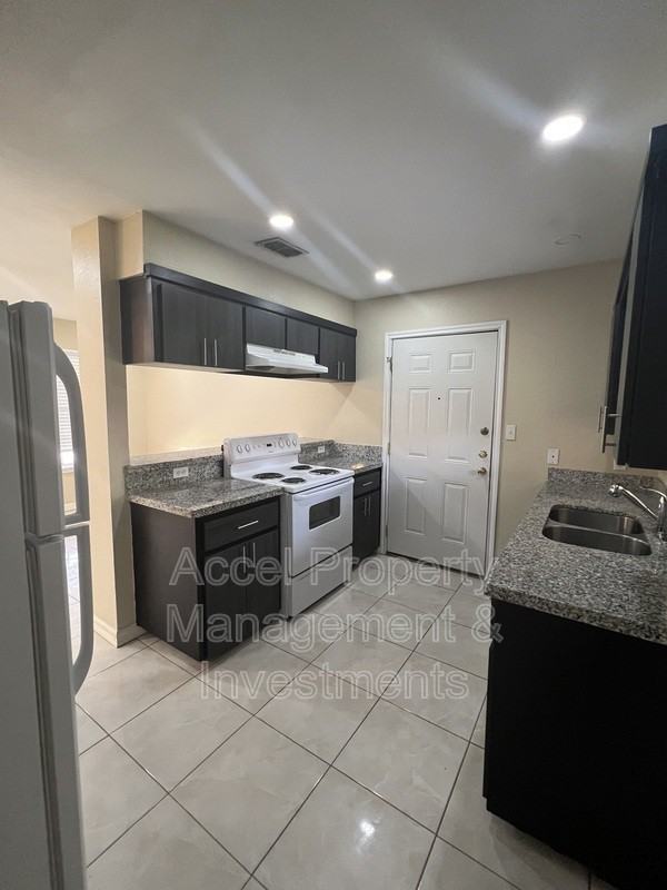 2105 Grayson Ave - Photo 5 of 10