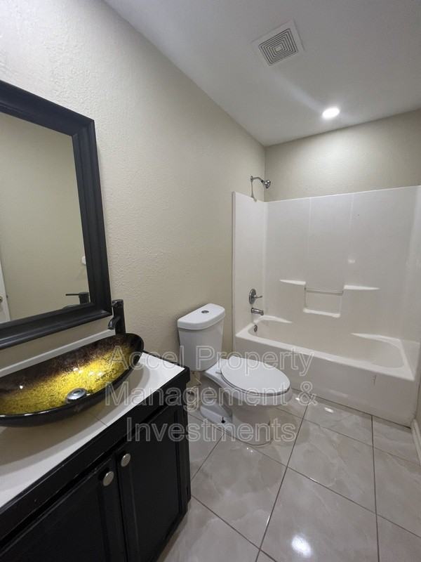 2105 Grayson Ave - Photo 7 of 10