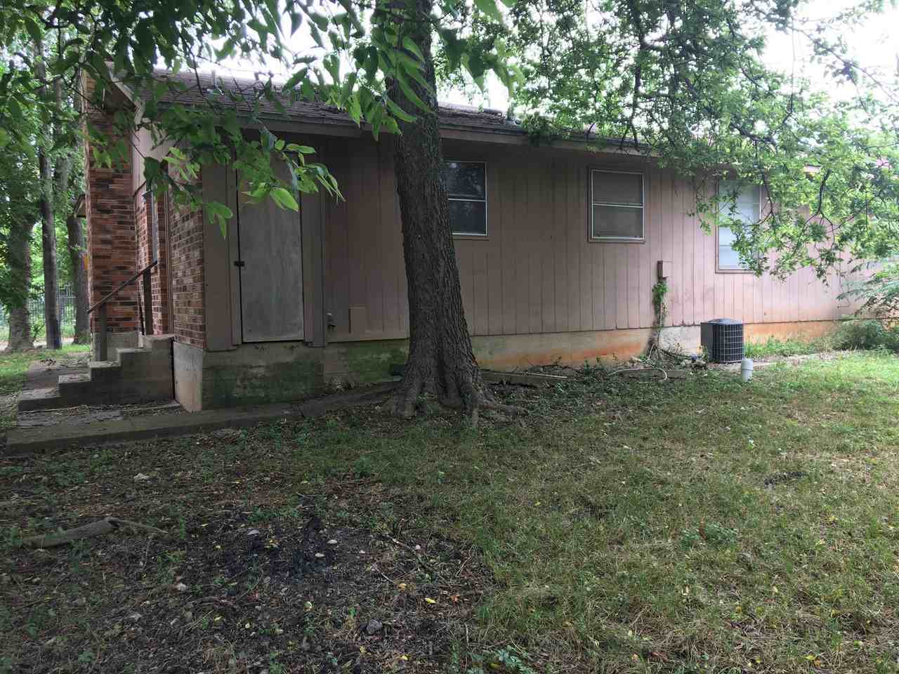 3002 Tanglewood Circle - Photo 3 of 5