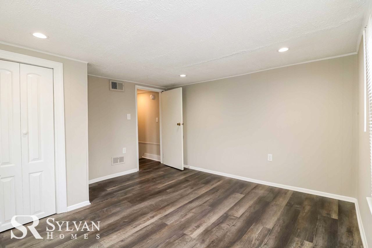 215 Zeppelin Ave - Photo 3 of 3