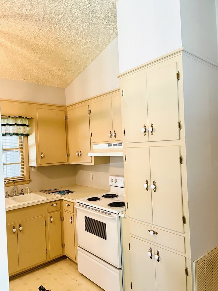 1728 Norwood Ave - Photo 2 of 4