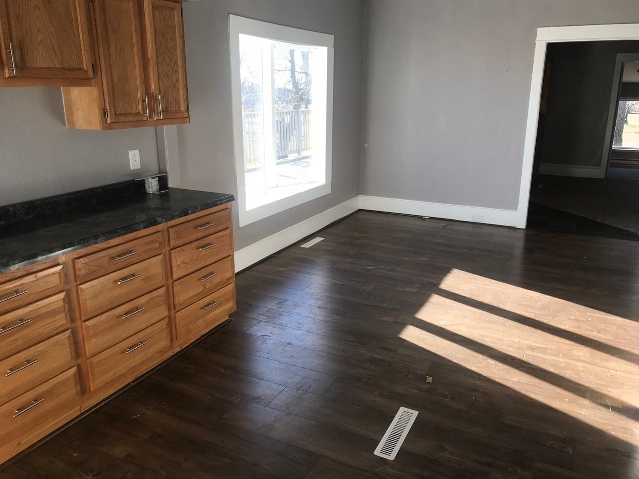 116 Lawrence Ave - Photo 2 of 2