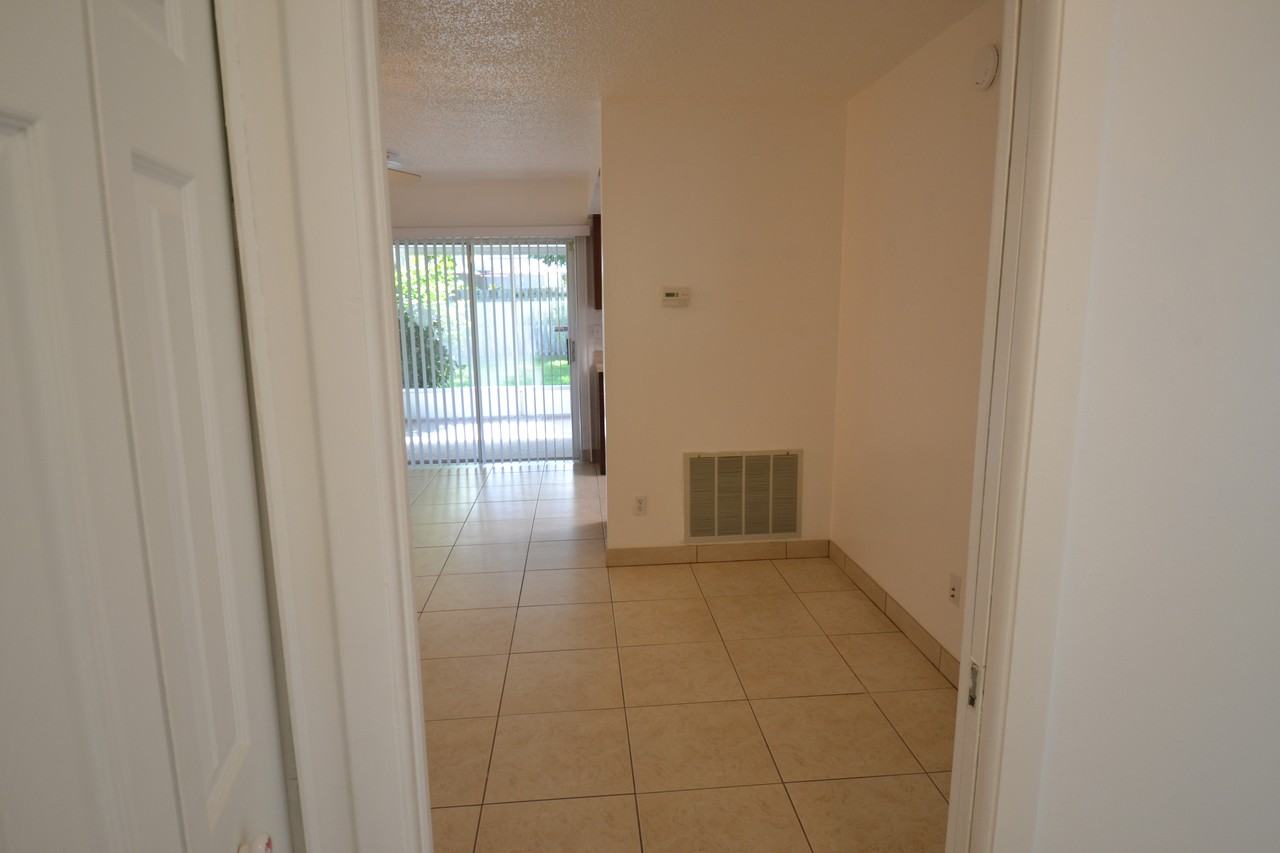 2357 White Oak Cir - Photo 3 of 21