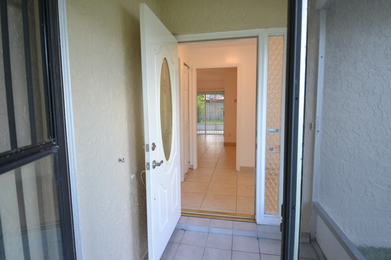 2357 White Oak Cir - Photo 4 of 21