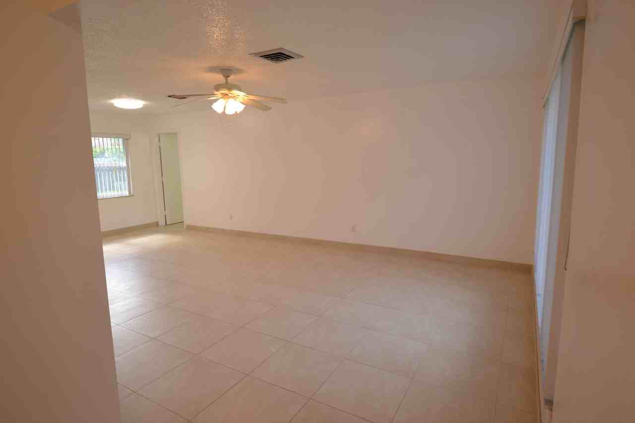 2357 White Oak Cir - Photo 5 of 21