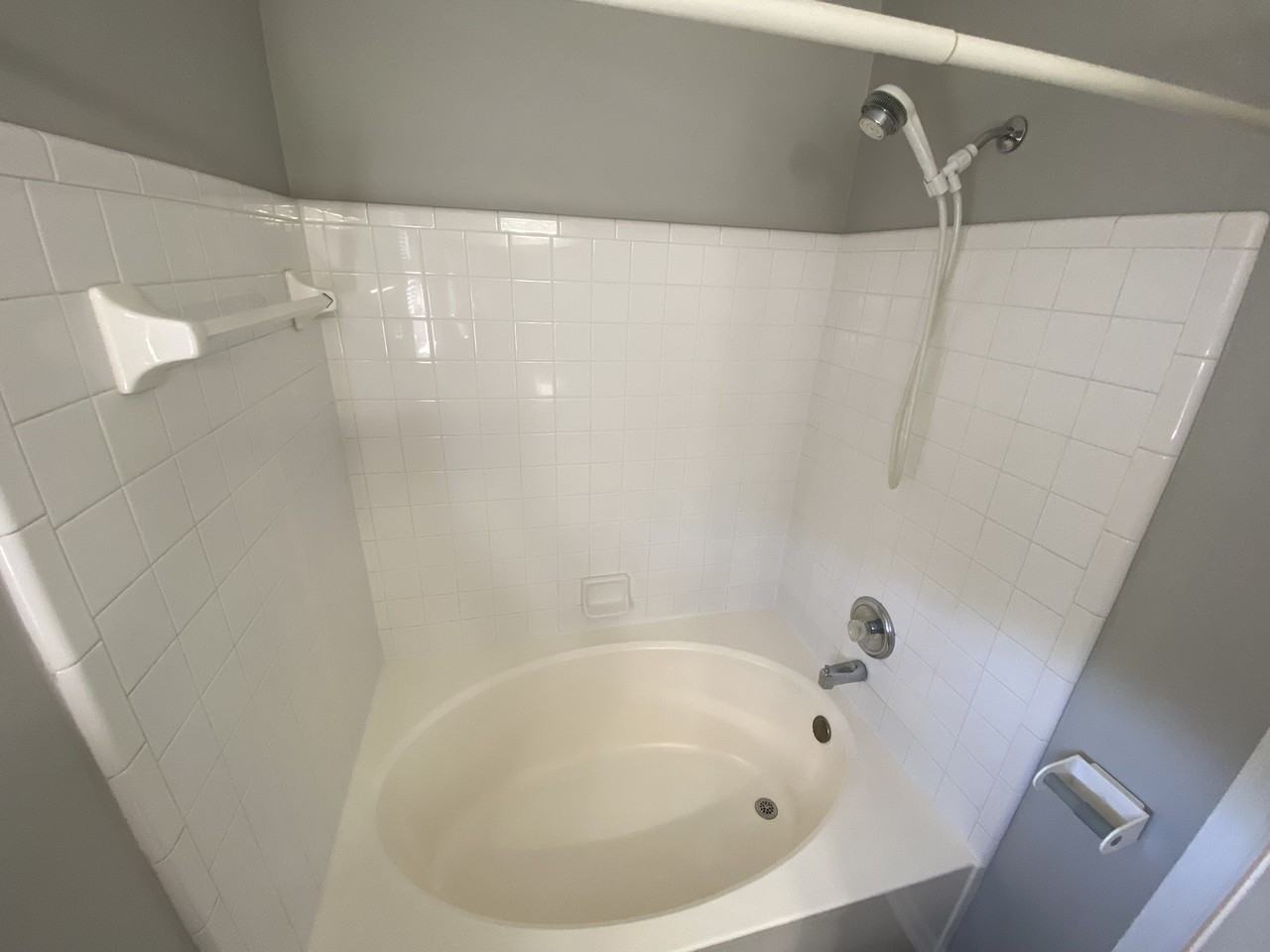 2356 Rowe St - Photo 4 of 8