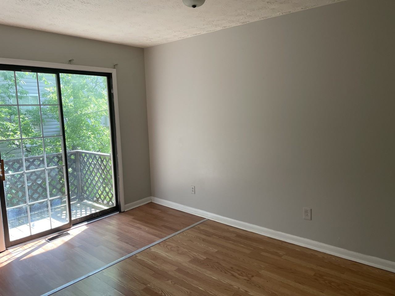 2409 Timberhill Ct - Photo 2 of 5
