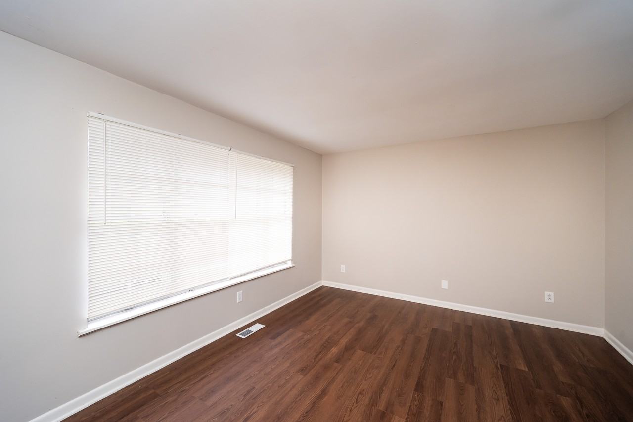 916 Manuel Hill Rd - Photo 3 of 7