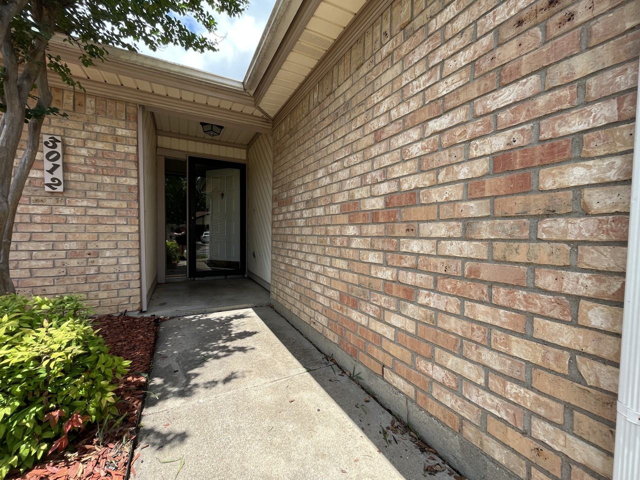 3012 Highlawn Ter - Photo 2 of 5