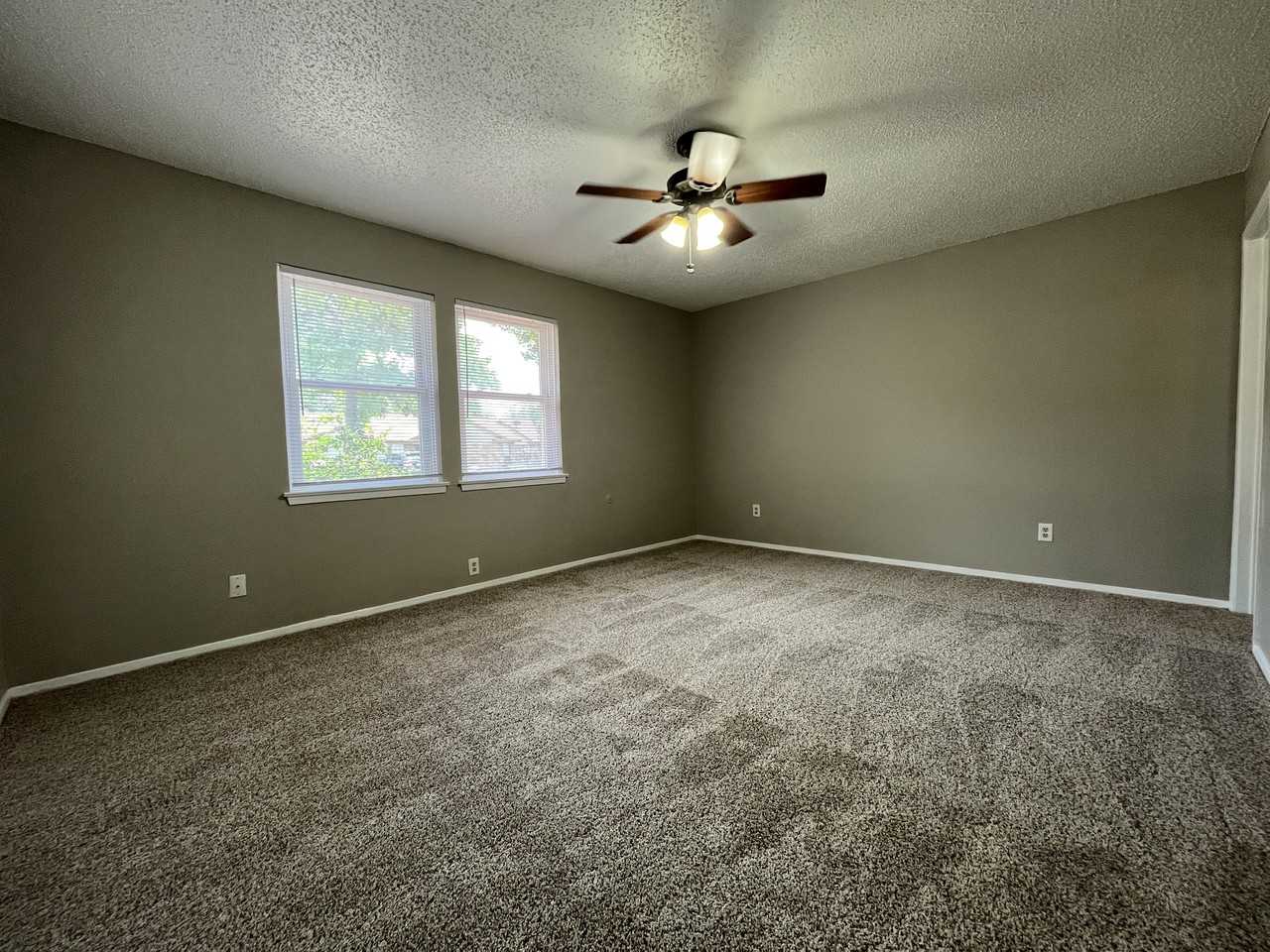 3012 Highlawn Ter - Photo 3 of 5