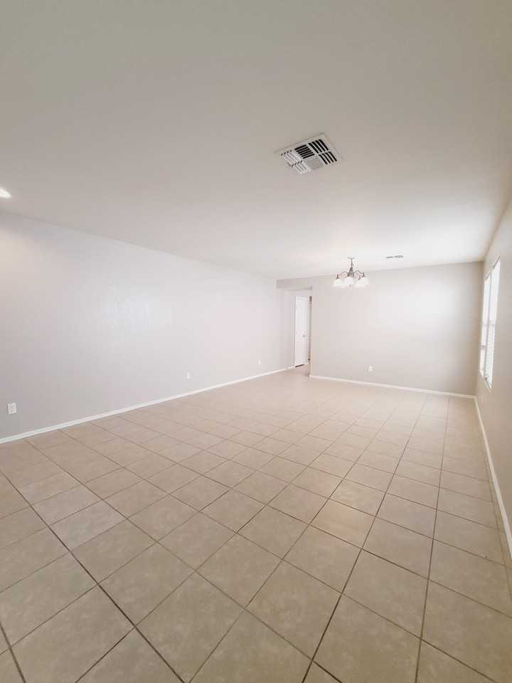 776 E Cowboy Cove Trl