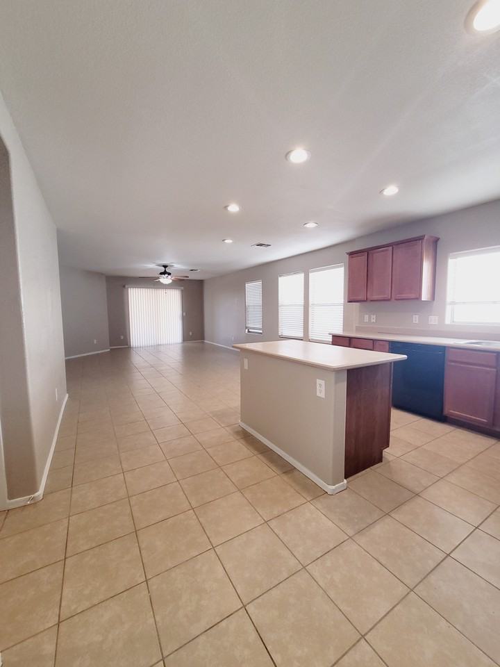 776 E Cowboy Cove Trl - Photo 2 of 5