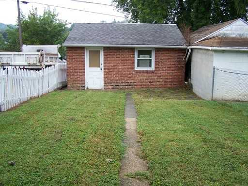 1121 Fern Ave - Photo 2 of 9