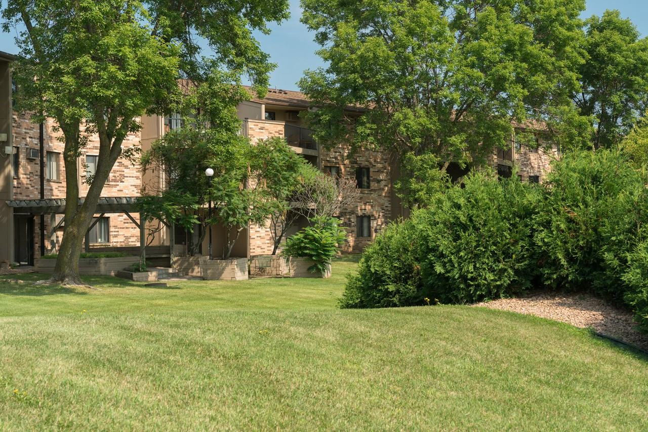 The Woods of Burnsville - Photo 2 of 25