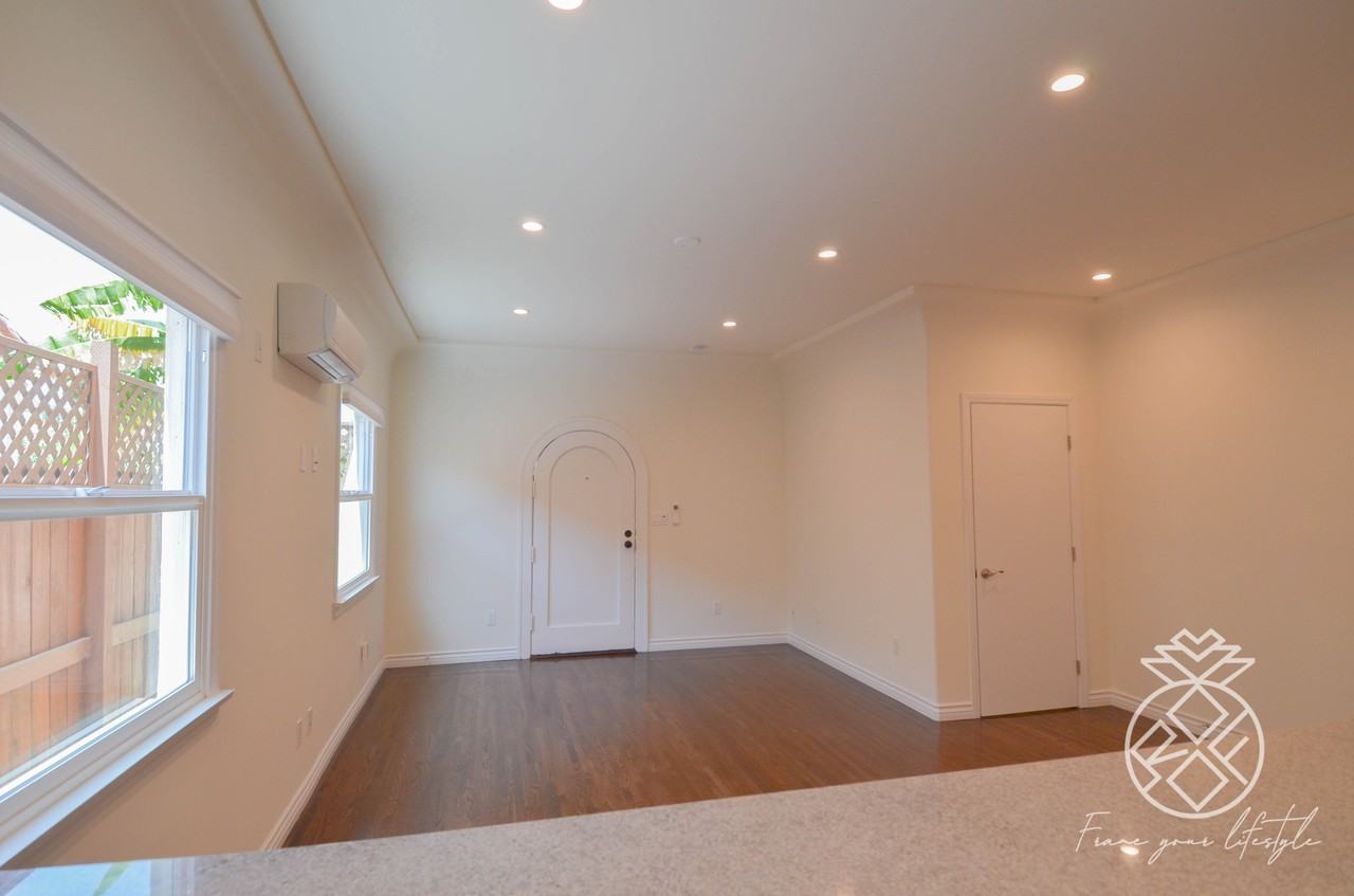 1850 South Redondo Boulevard - Photo 5 of 31