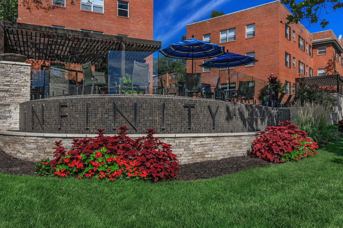 Infinity at Plaza West Apartments 4440 Roanoke Pkwy, Kansas City, MO