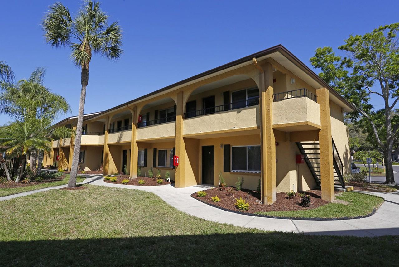 Sunpointe Place 701 East Bay Drive, Largo, FL 33770 Apartment for