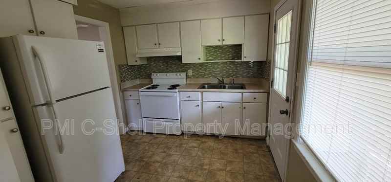 216 Marine Dr - Photo 2 of 9