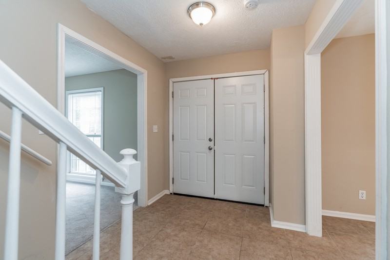 4005 Ashridge Dr - Photo 3 of 26