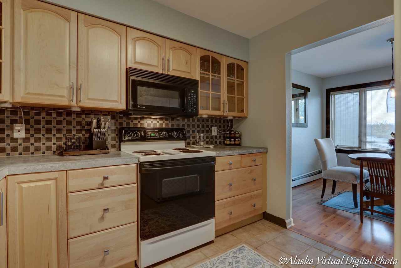 221 West 22nd Avenue - Photo 5 of 18