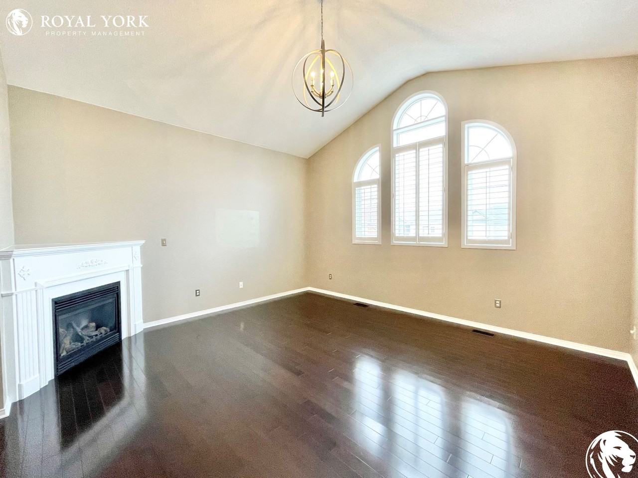 1020 Mccuaig Dr - Photo 3 of 37