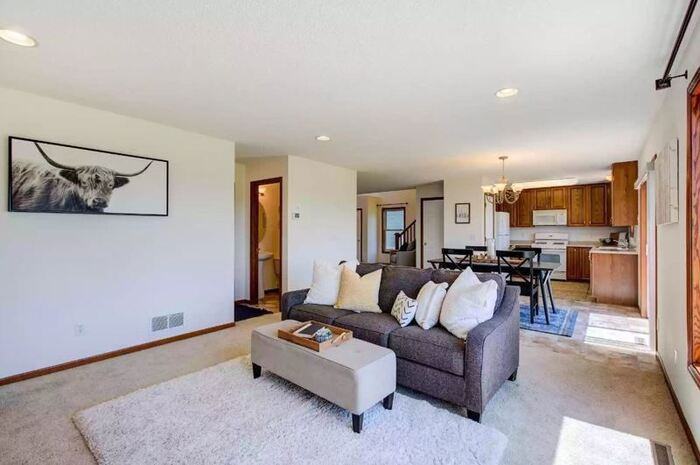 10065 41st Pl Ne - Photo 3 of 7