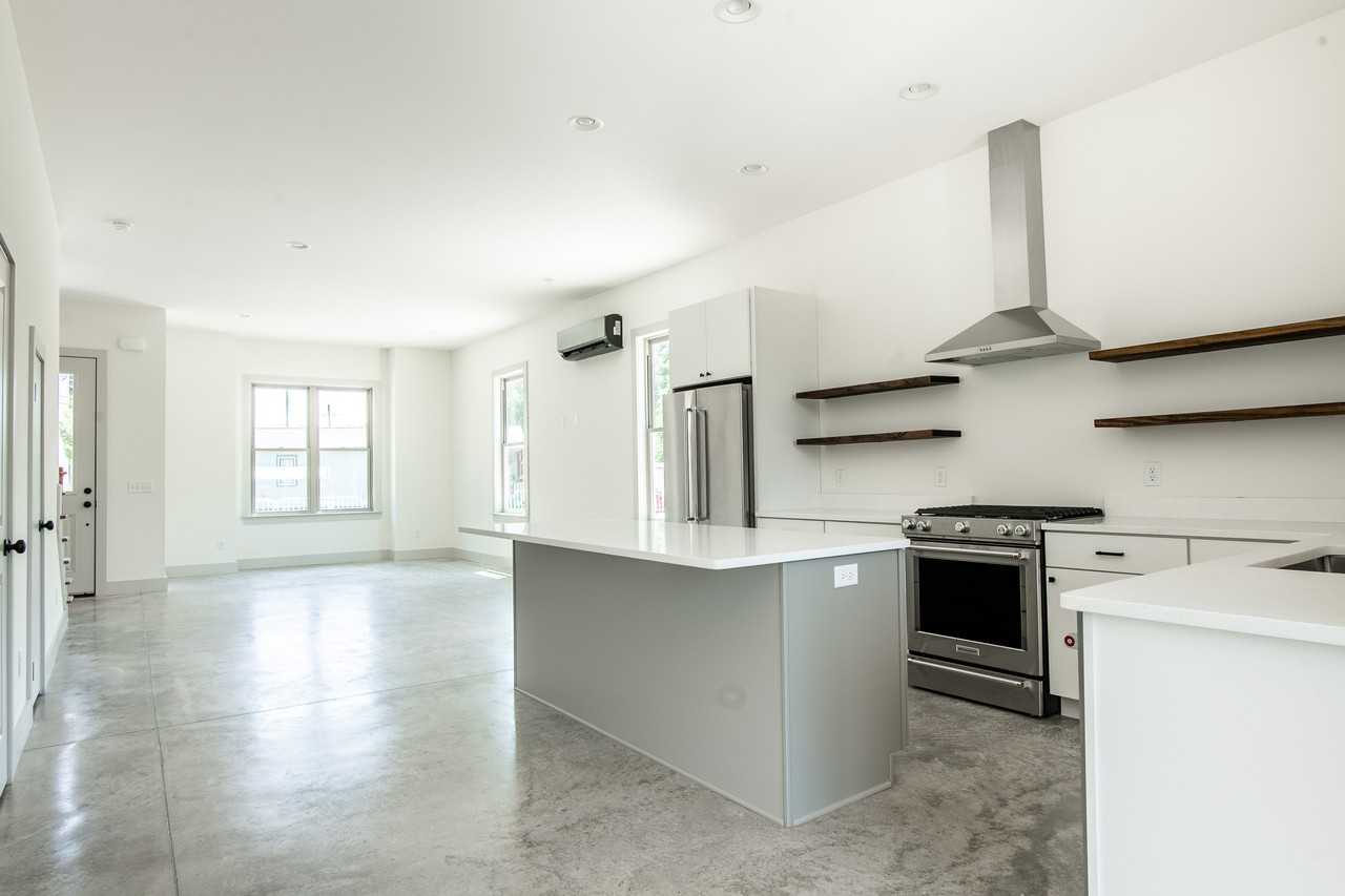 109 Stringer St #101 - Photo 7 of 39