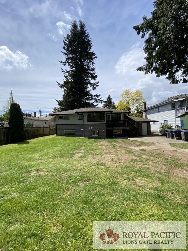 8760 152 Street - Photo 2 of 16