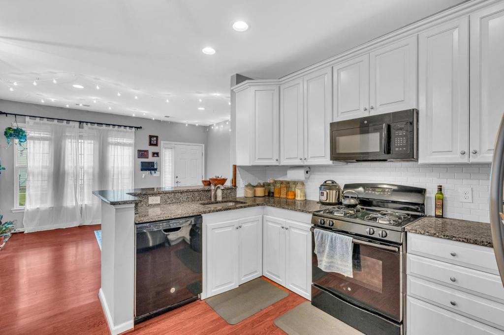 44 Kyle Dr - Photo 2 of 21