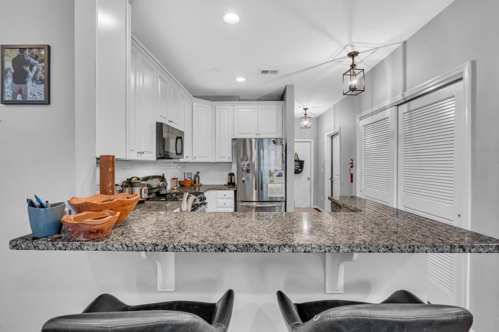44 Kyle Dr - Photo 4 of 21