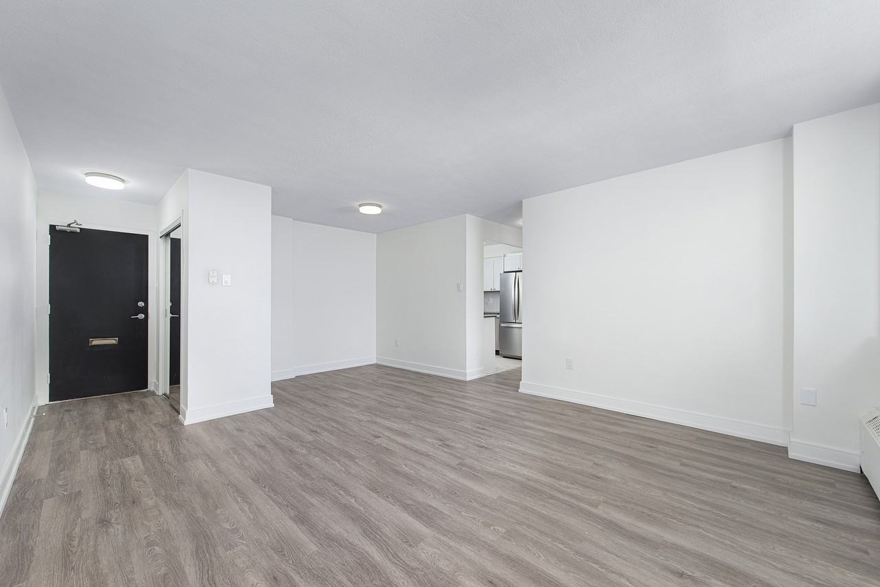 120 Dundas St E - Photo 2 of 29