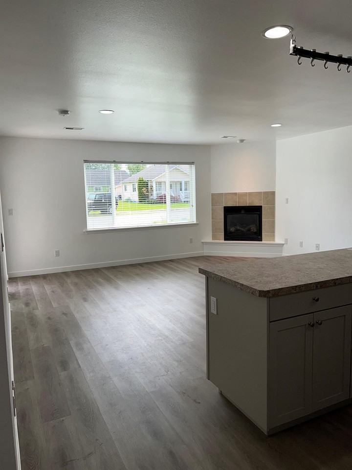 208 Noble St #1 - Photo 3 of 9