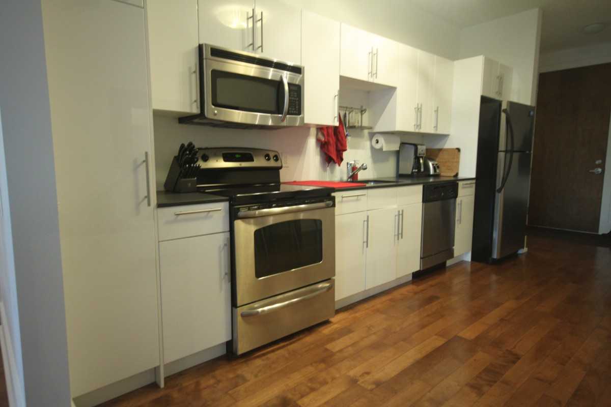 Superb condo near the Atwater Market - Photo 2 of 9
