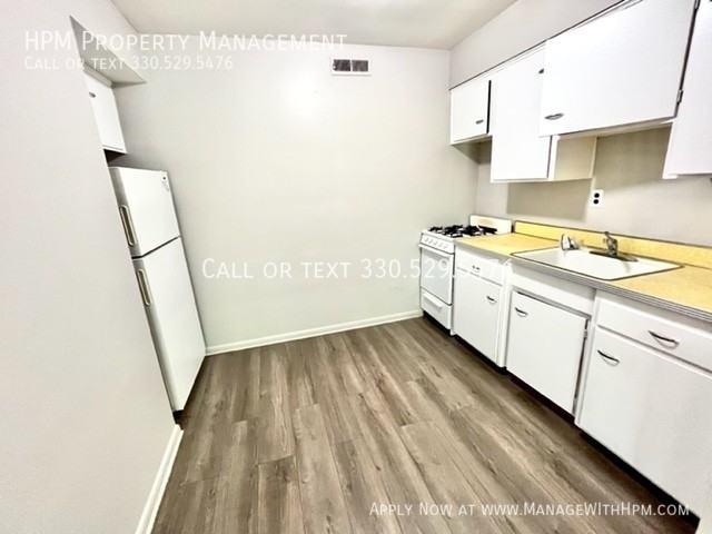 17808 Lake Shore Blvd #201 - Photo 3 of 5