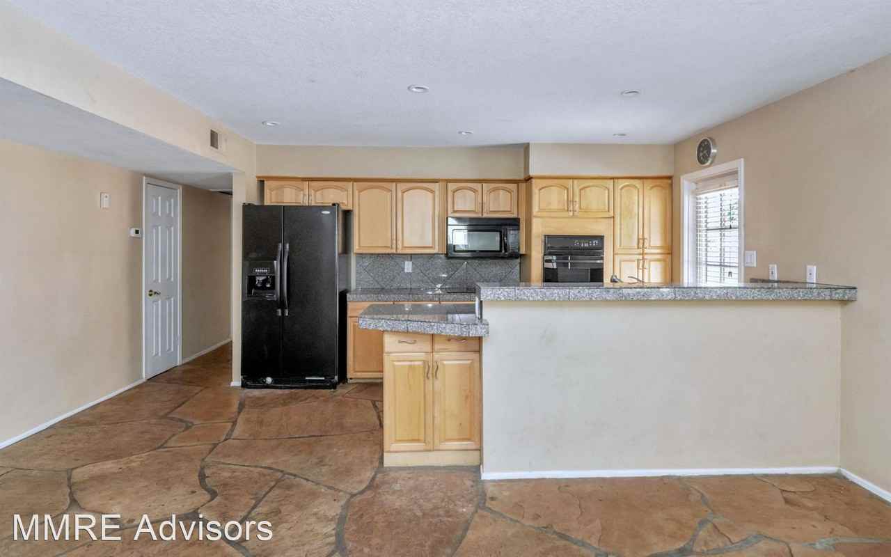 439 E Malibu Dr - Photo 2 of 13