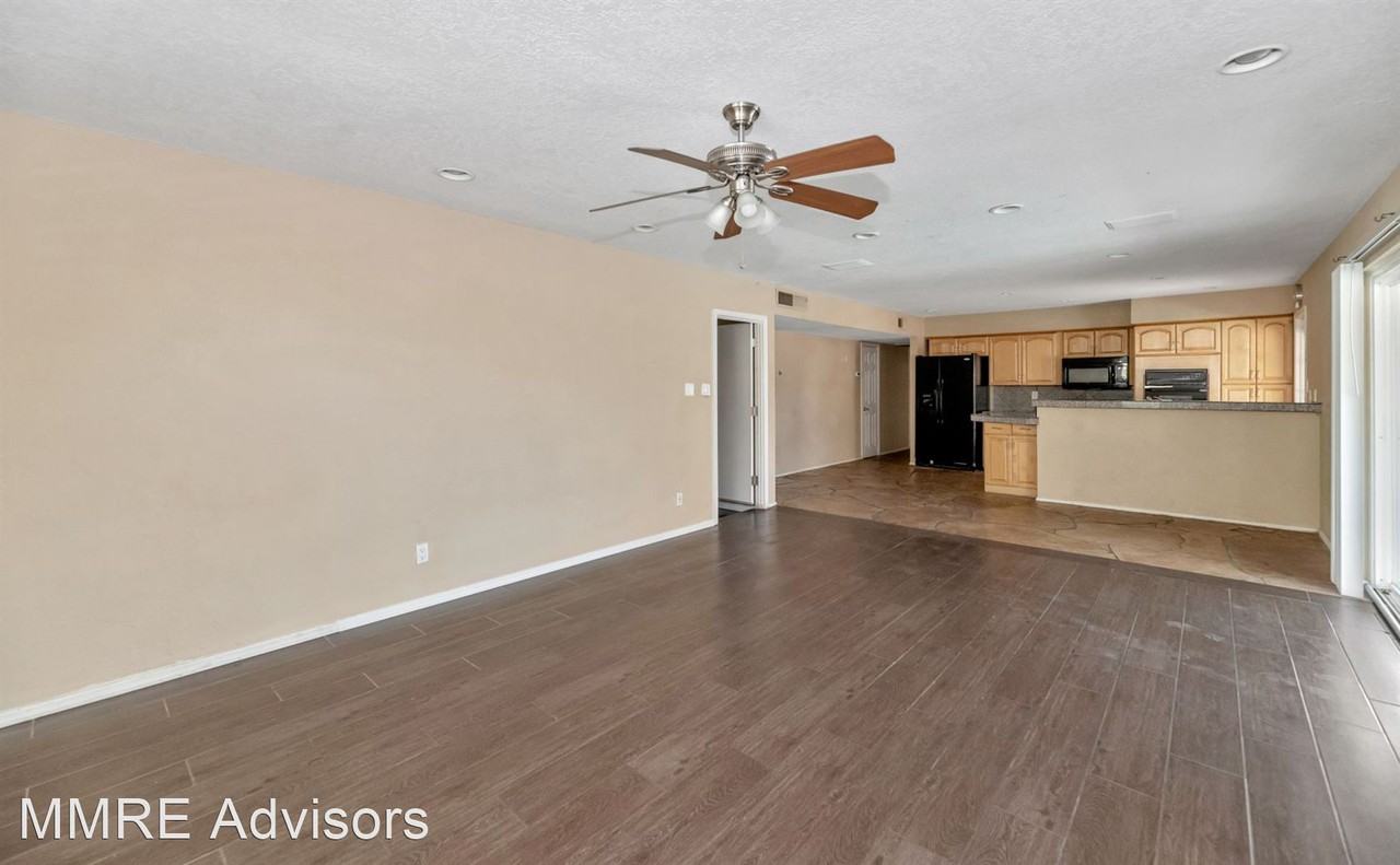 439 E Malibu Dr - Photo 3 of 13