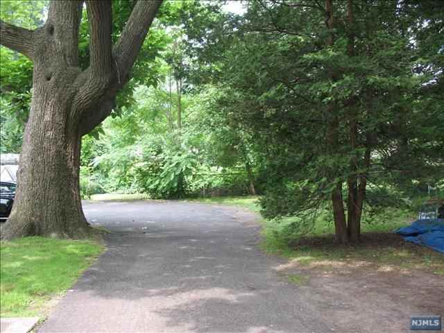 195 Spring Valley Rd - Photo 2 of 9