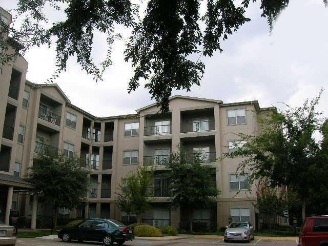 1439 Forest Hollow Park D69 - Photo 2 of 4