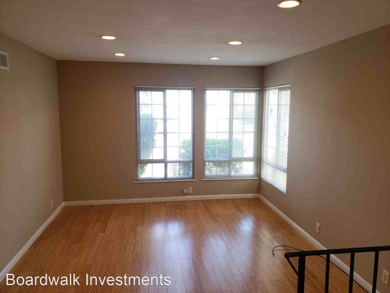 404 Lynbrook Dr - Photo 3 of 19