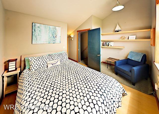 1060 Halsey Dr - Photo 3 of 12