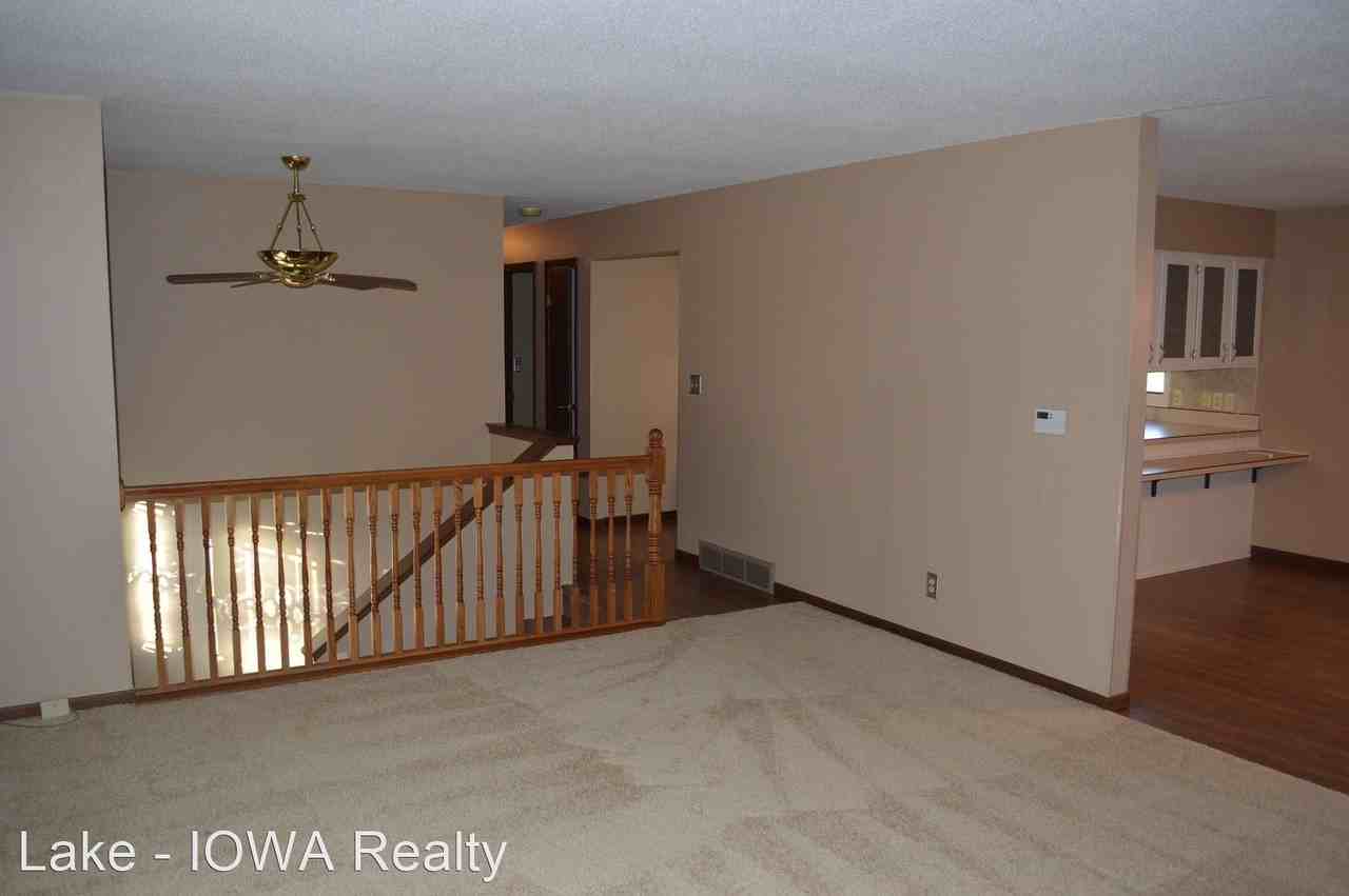 6 Eastgate Ct - Photo 3 of 15