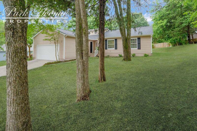 10210 Camelback Cir - Photo 3 of 25