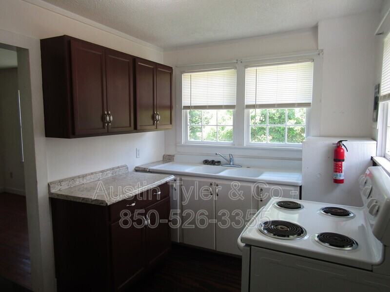 3005 Pierce St - Photo 2 of 9